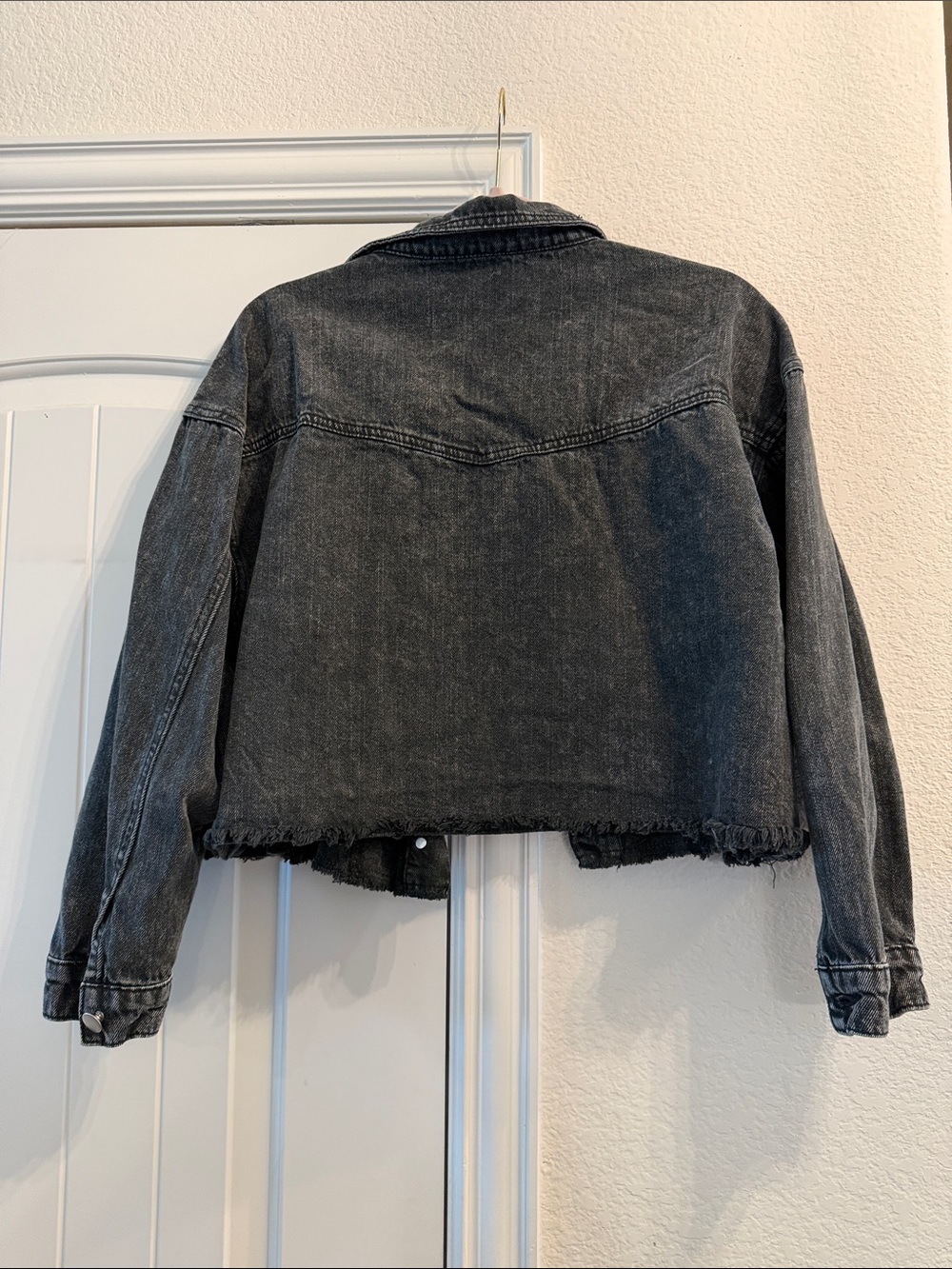 ARULA Black Cropped Jean Jacket with Frayed Hem, Sz A (1x-14-16) - Picture 5 of 5